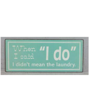 Metalskilt med tekst. "When I said 'I do' i didn't mean the laundry"