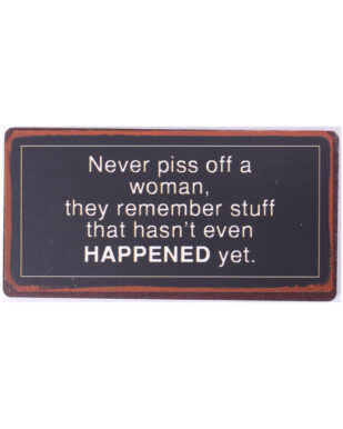 Magnet med tekst. "Never piss off a woman