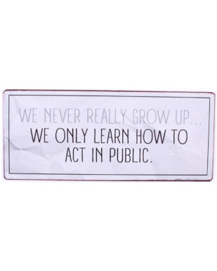 Metalskilt med tekst. "We never really grow up… We only leartn how to act in public"