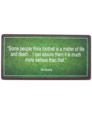 Magnet med tekst. "Some people think football is a matter of life and death… I can assure them it is much more serious than that -Bill shankly"