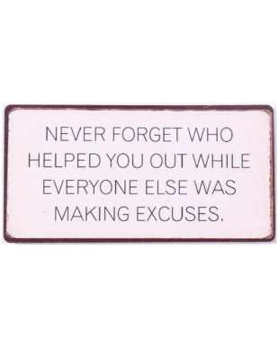 Magnet med tekst. "Never forget who helped you out while everyone else was making excuses"
