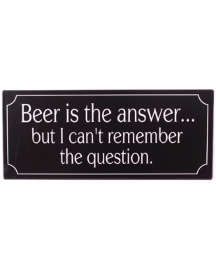 Metalskilt med tekst. "Beer is the answer… but i can't remember the question"