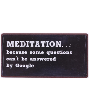 Magnet med tekst. "Meditation… Because some questions can't be answered by Google"